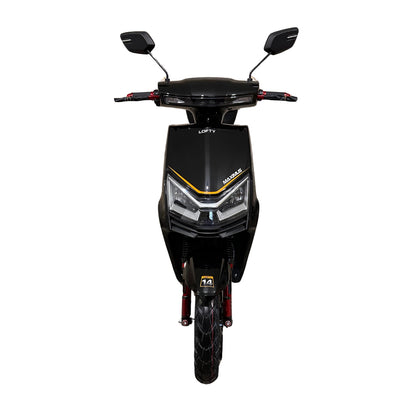 Lofty 14 Maximus elektromos robogó felülnézetből, modern sportos dizájnnal és dupla LED fényszóróval. 110 km hatótáv, 25 km/h – városi mobilitás jogosítvány nélkül. 635.000 Ft.