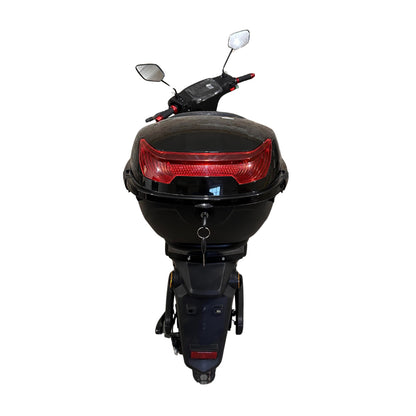 Lofty 14 elektromos robogó hátsó nézetben, fekete színben, zárható tárolódobozzal és távirányítóval. 110 km/töltés, dupla tárcsafék – ideális futárszolgálathoz Budapesten.