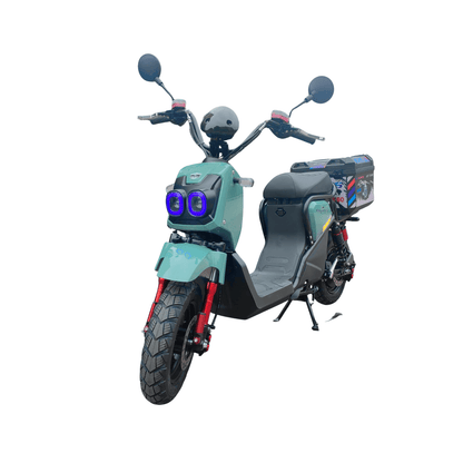 Equickey P6 elektromos robogó első nézet, zöld szín, modern szögletes első lámpa